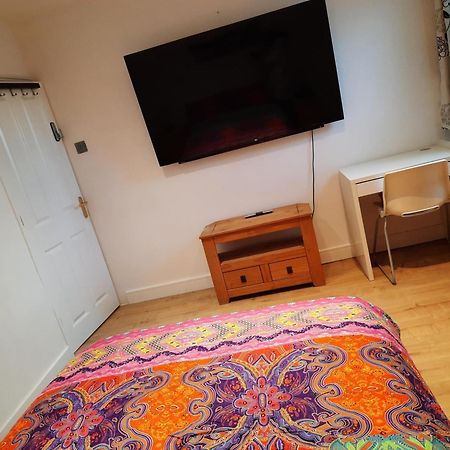Lovely Home With Full En-Suite Double Bed Rooms Reading Exterior foto
